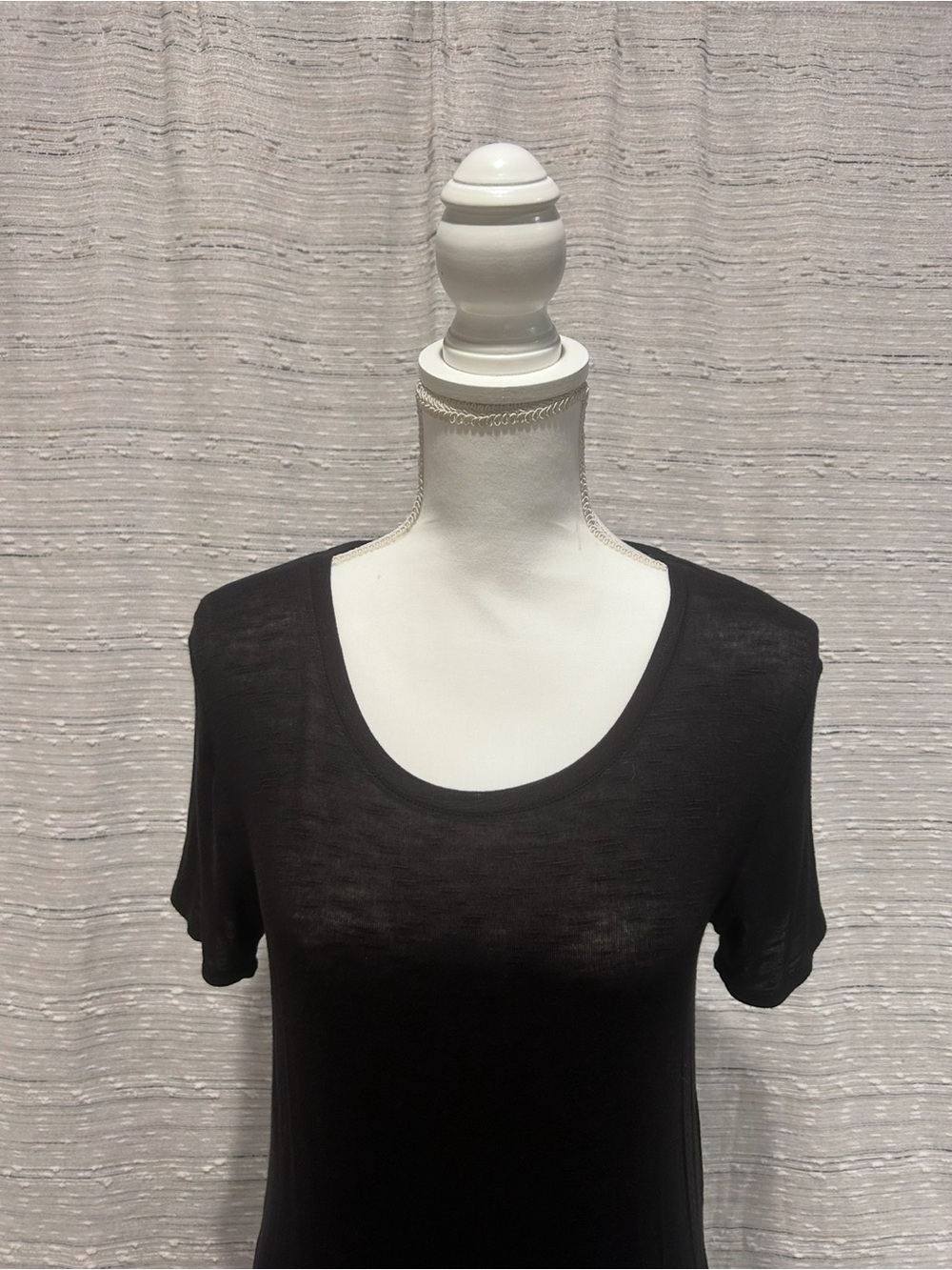 Eyeshadow Black Short Sleeve Scoop Neck Tunic - Picture 7 of 7